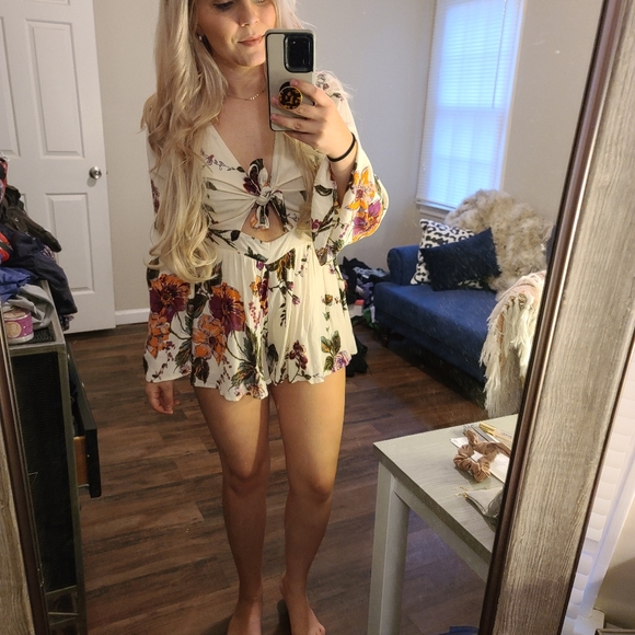 Romper with bell sleeves - Picture 1 of 2